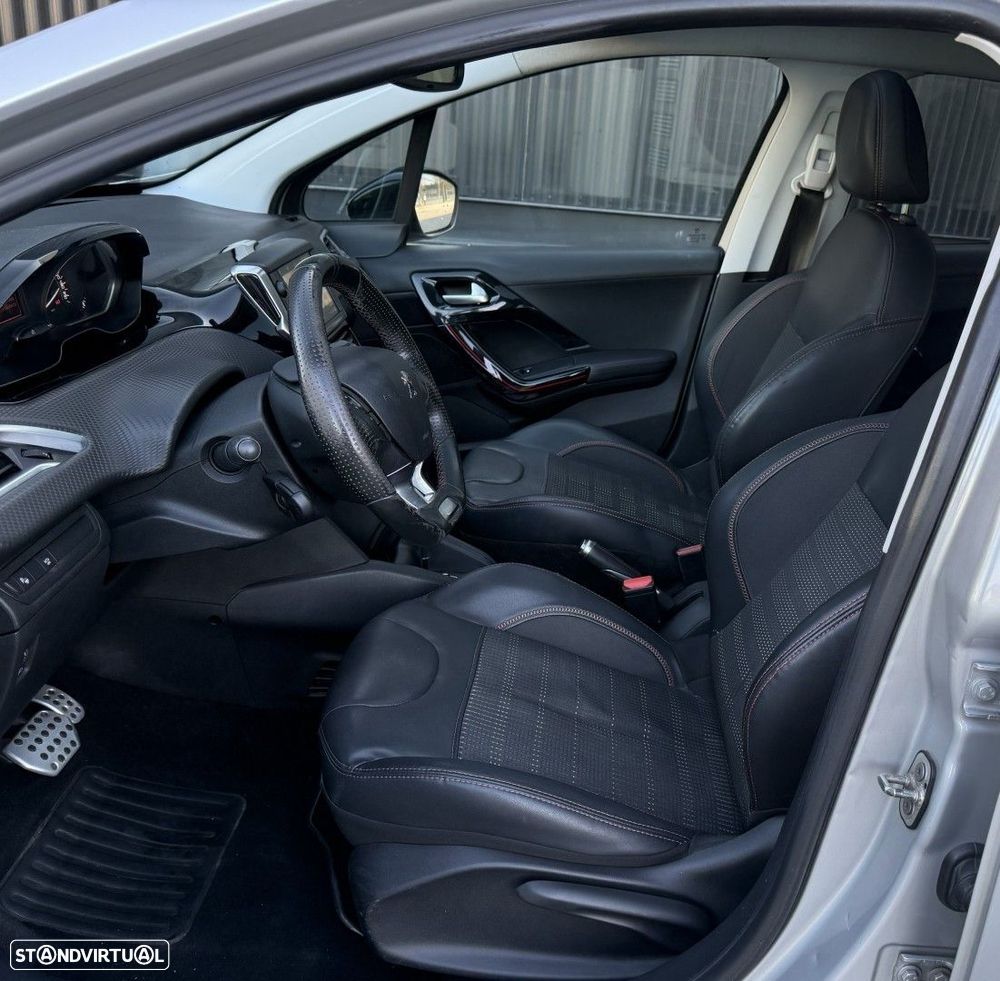 Peugeot 208 1.2 PureTech GT Line EAT6 - 12