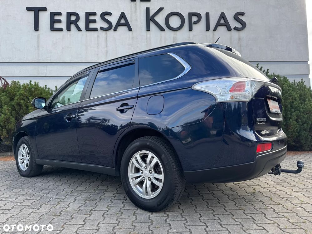 Mitsubishi Outlander 2.0 Invite + 2WD - 13