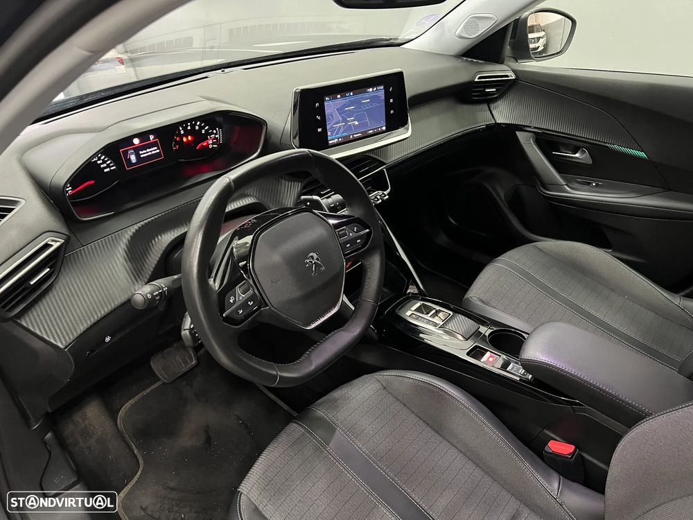 Peugeot 2008 1.2 PureTech Allure EAT8 - 17
