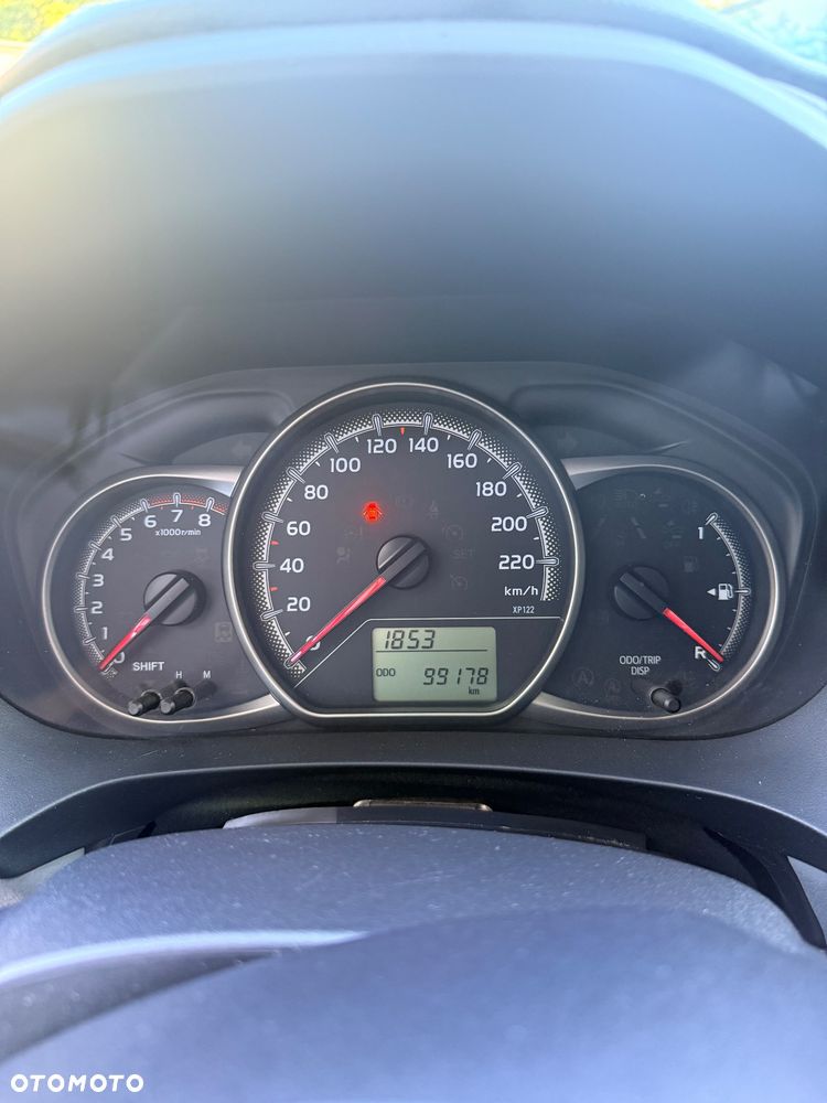 Toyota Yaris 1.33 Premium EU6 - 7