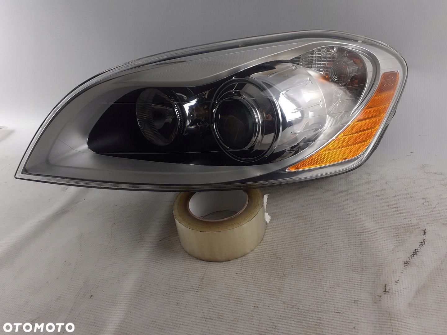 Lampa Volvo lewa XC60 I Bi- xenon skrętny 08-2013r - 1