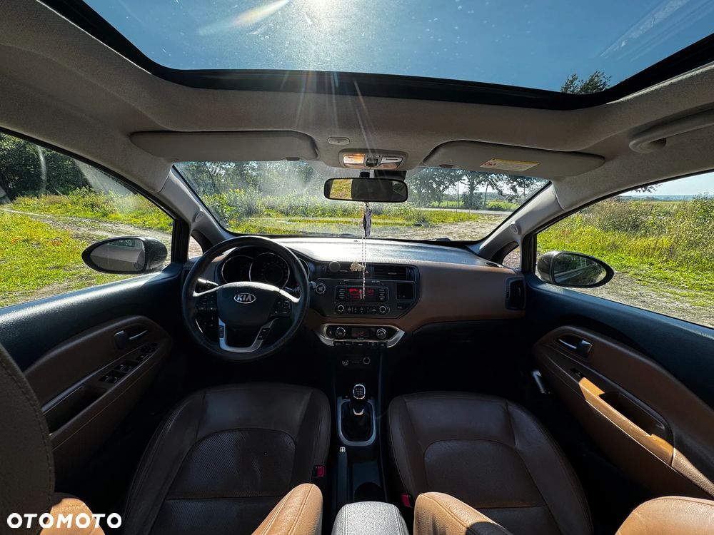 Kia Rio 1.4 L - 11