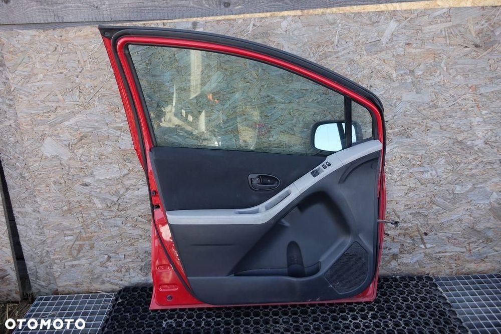 DRZWI LEWE PRZEDNIE 5D TOYOTA YARIS II - 5