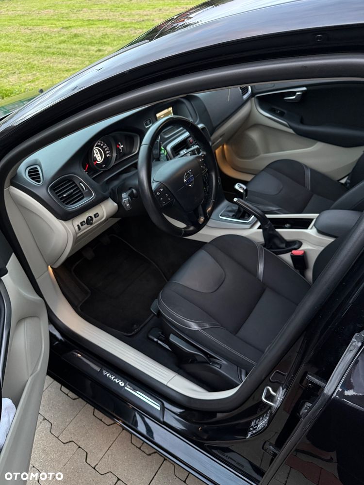 Volvo V40 D3 Drive-E Momentum - 9