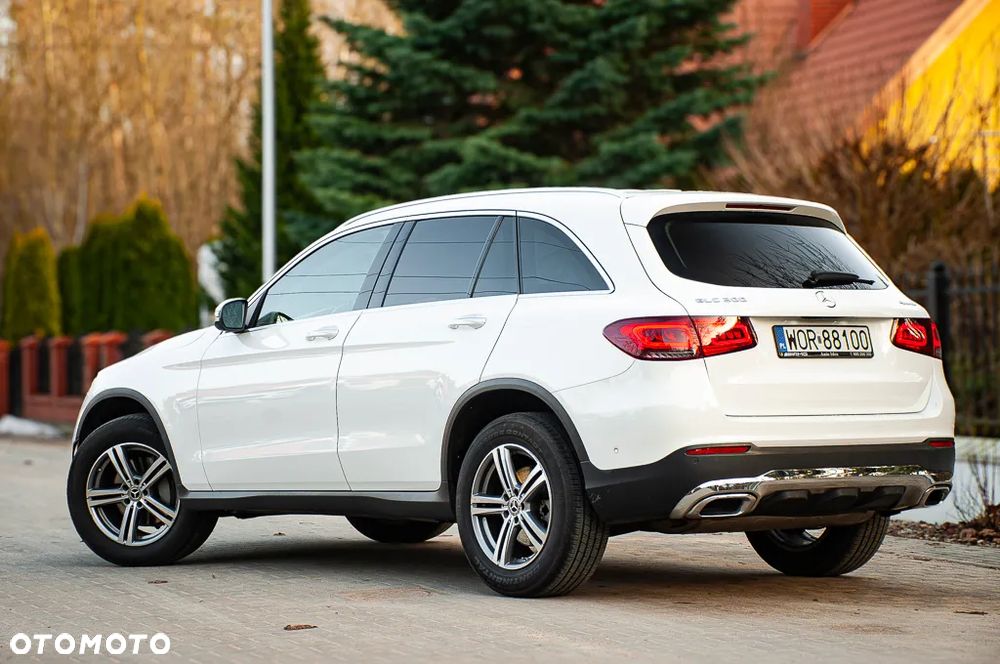 Mercedes-Benz GLC 300 4Matic 9G-TRONIC AMG Line - 19