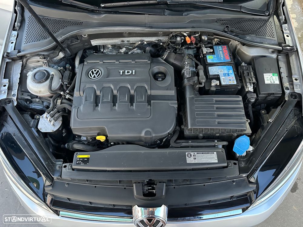 VW Golf 1.6 TDi Highline DSG - 42