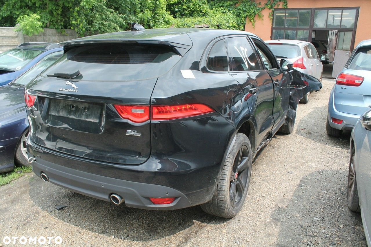 Jaguar F-Pace - 4