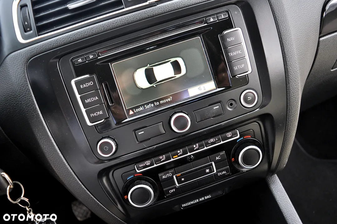 Volkswagen Jetta 1.6 TDI Comfortline - 27