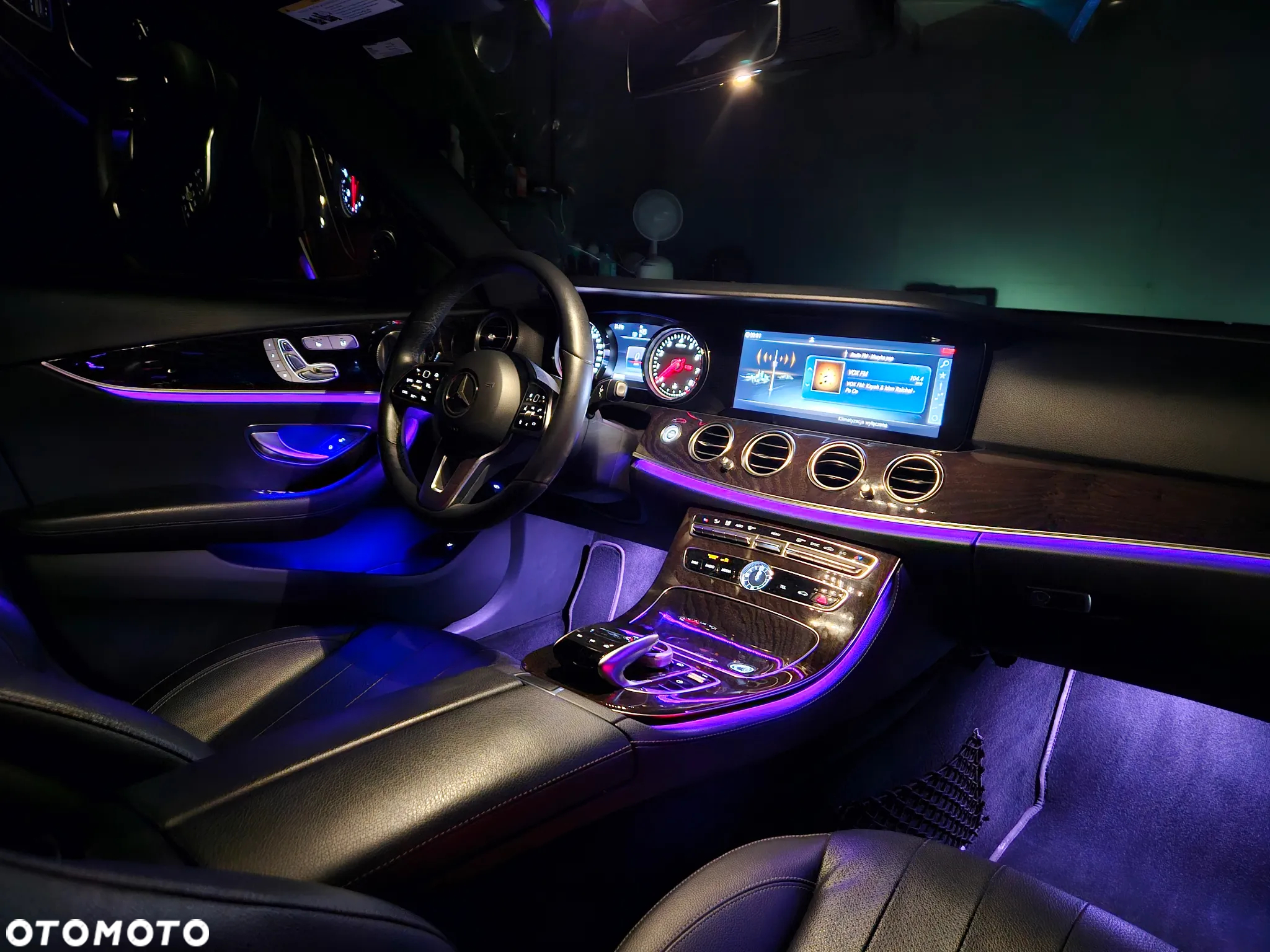 Mercedes-Benz Klasa E 300 9G-TRONIC AMG Line - 32
