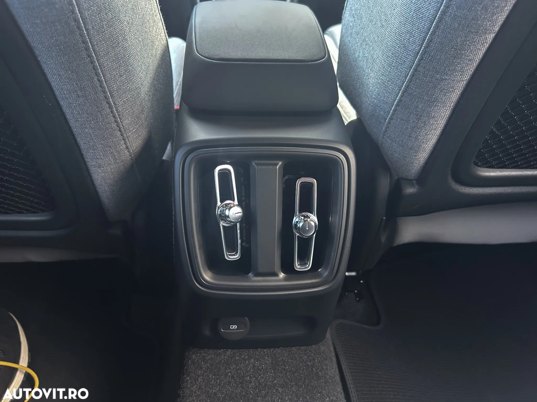 Volvo XC 40 Recharge Twin Motor AWD Plus - 15
