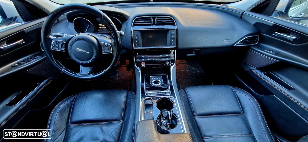 Jaguar XE 2.0 D Prestige Aut. - 9