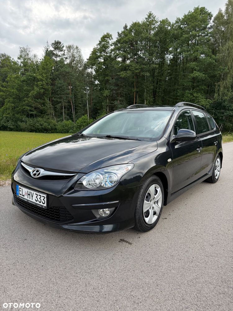 Hyundai i30 i30cw 1.6 CRDi FIFA WM Edition - 1