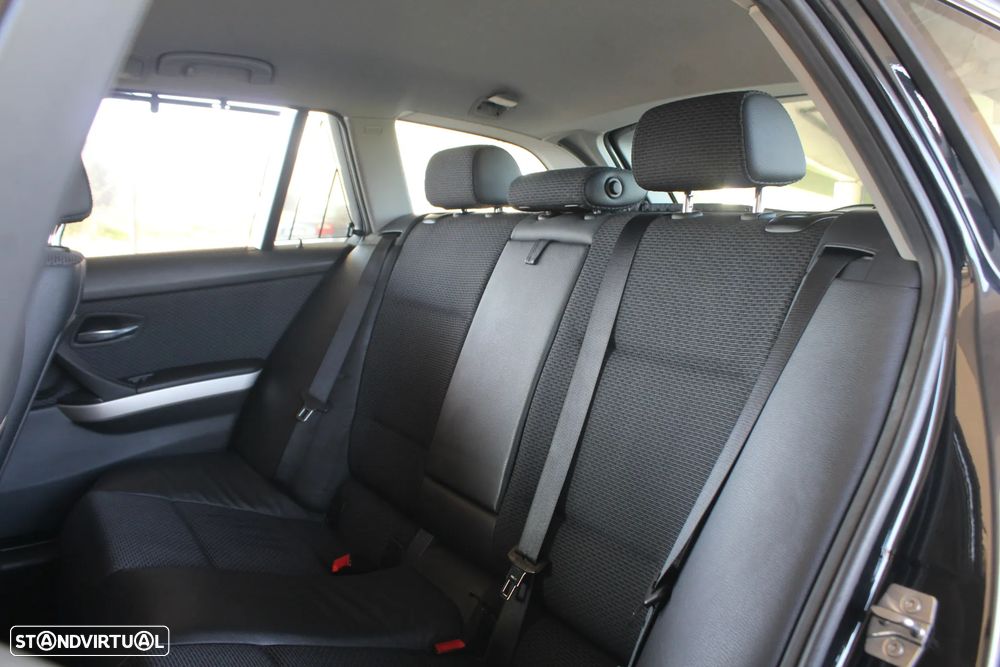 BMW 318 d Line Sport - 44