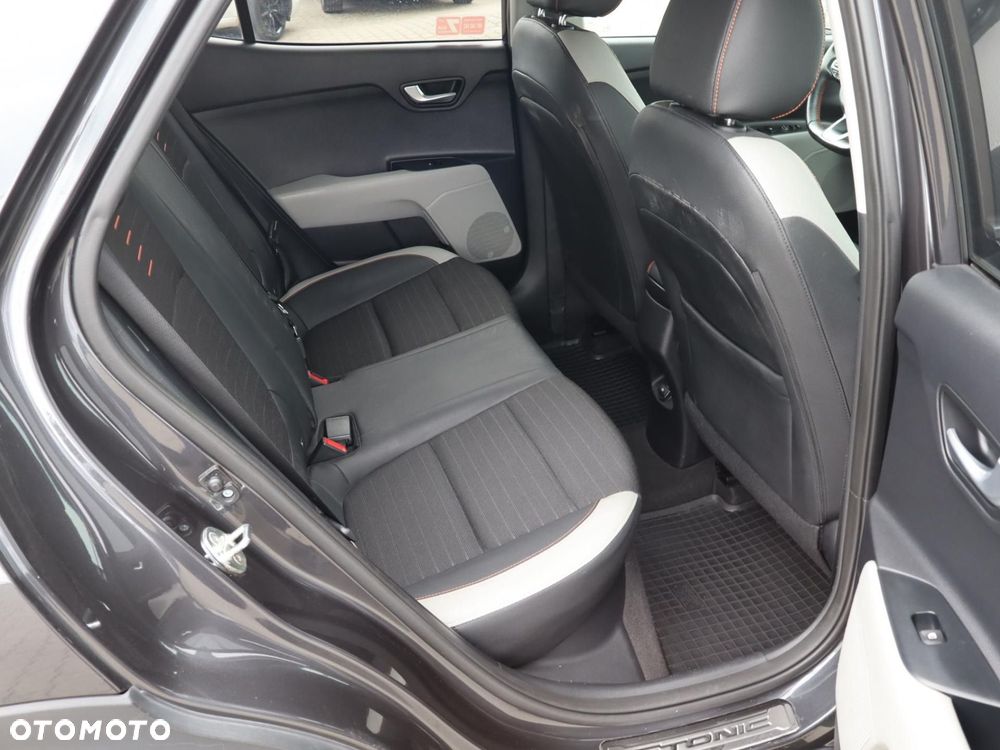 Kia Stonic 1.4 L - 8