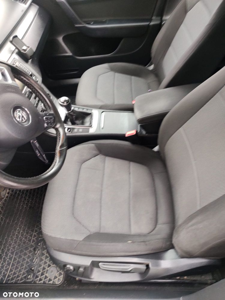 Volkswagen Passat - 16