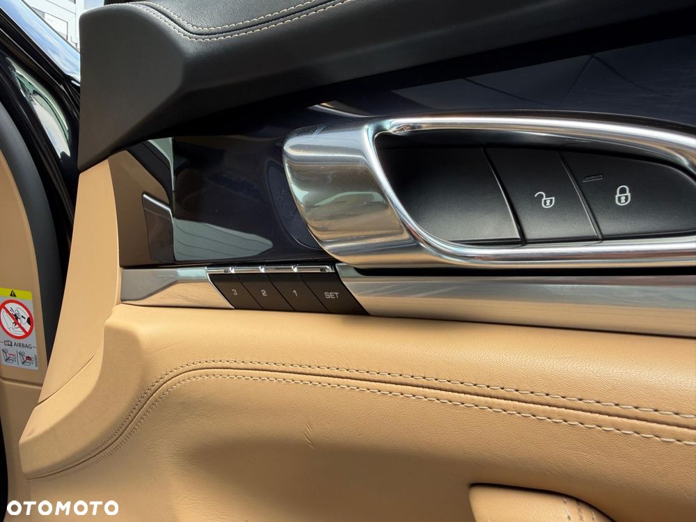 Porsche Panamera 4 - 21