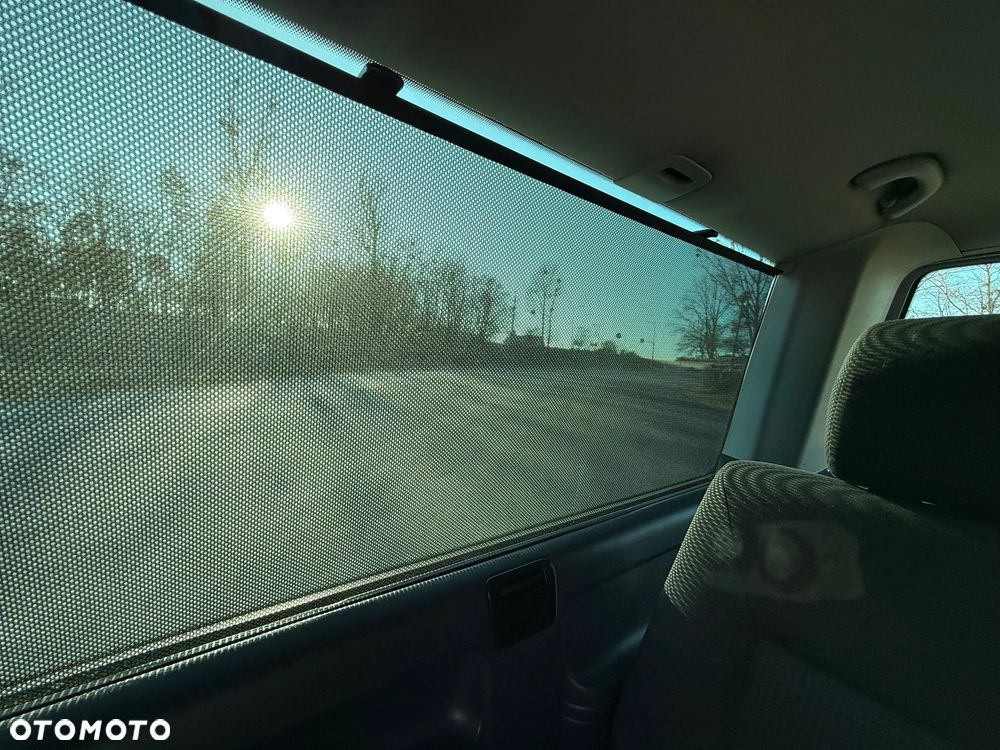 Volkswagen Multivan - 11