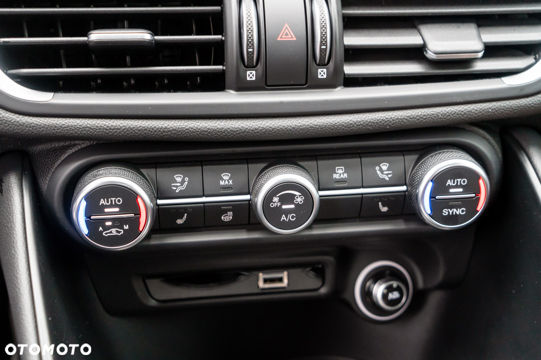 Alfa Romeo Giulia 2.0 Turbo TI Q4 - 27