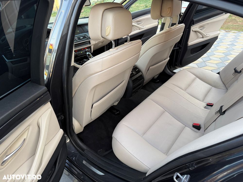 BMW Seria 5 525d xDrive Touring Aut. Luxury Line - 9