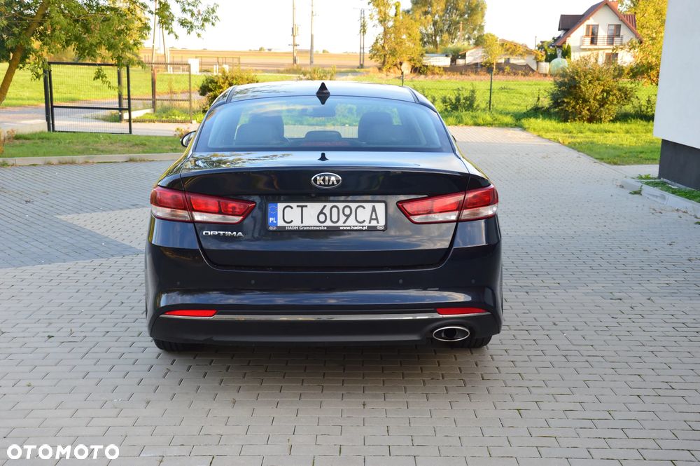 Kia Optima 2.0 L - 12