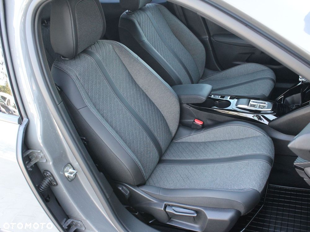 Peugeot 2008 PureTech 130 Allure S&S EAT8 - 17