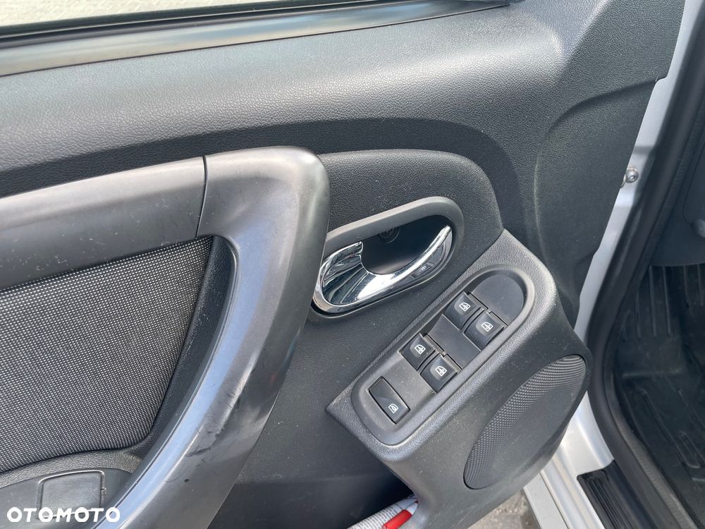 Dacia Duster dCi 110 FAP 4x4 Blackshadow - 9