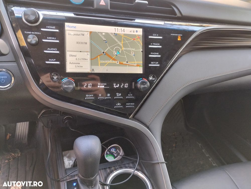 Toyota Camry Executive - 6