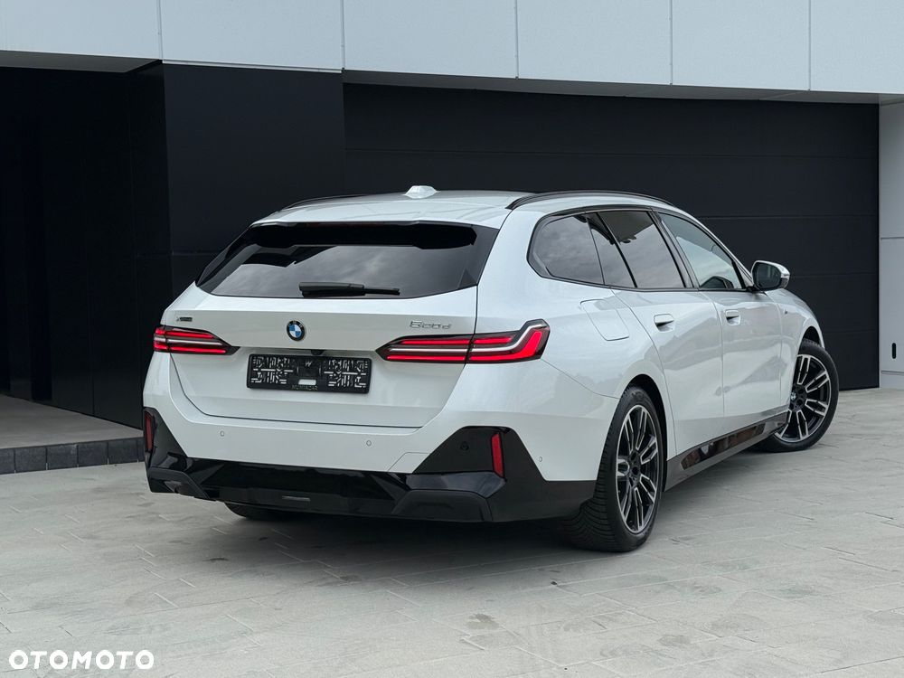 BMW Seria 5 520d xDrive Touring - 33