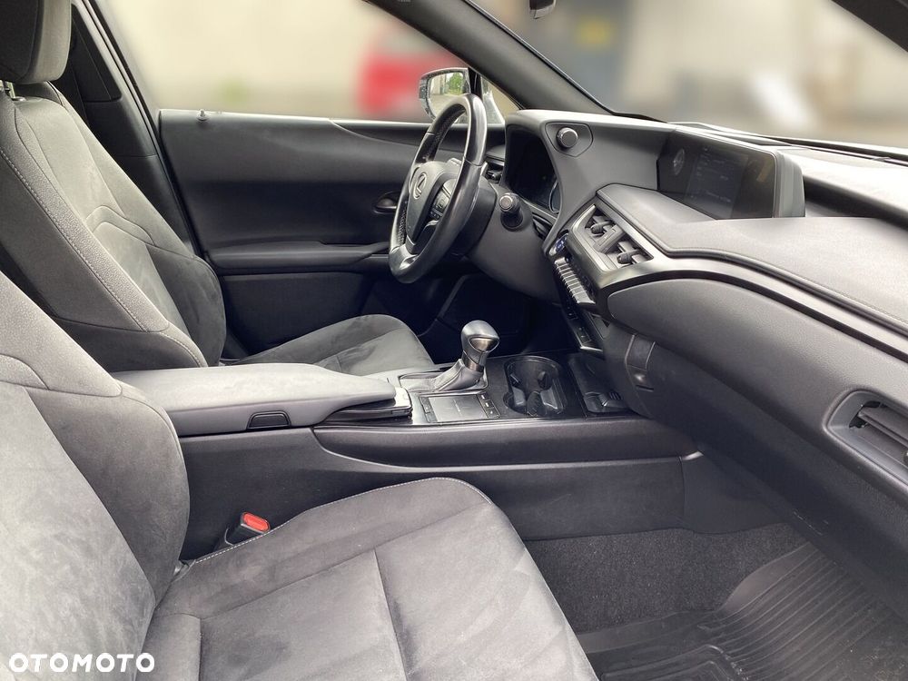 Lexus UX - 13