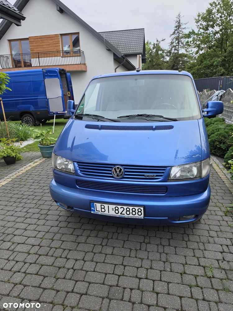 Volkswagen Multivan - 1