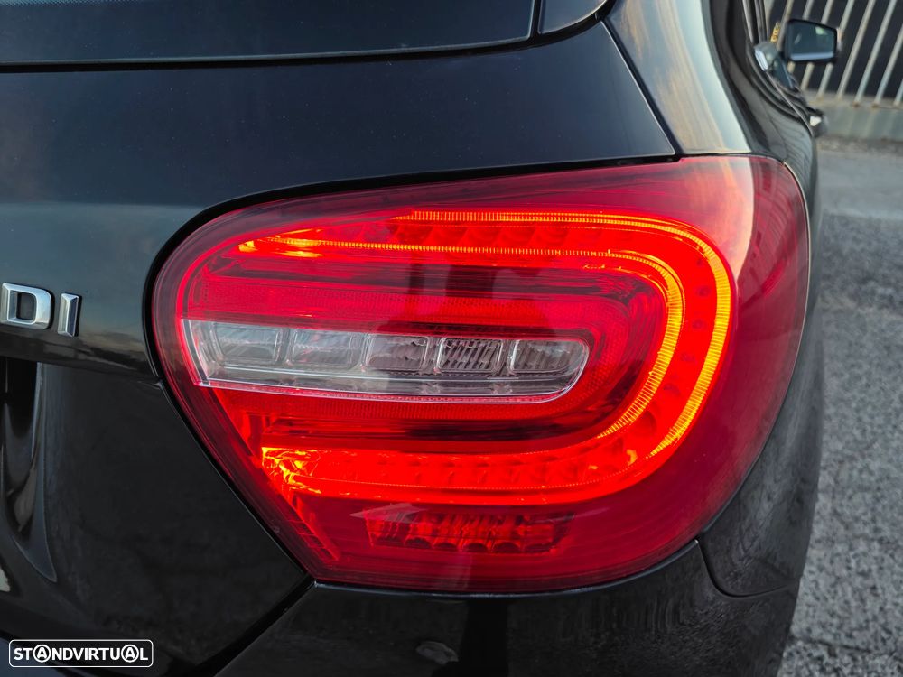 Mercedes-Benz A 180 d AMG Line - 21