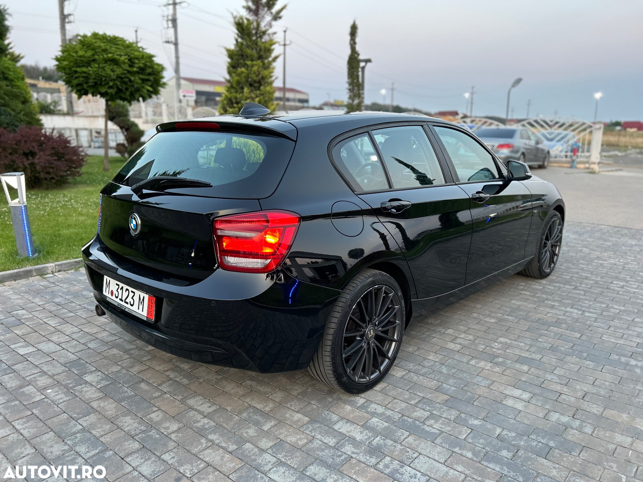 BMW Seria 1 118d Sport Line - 2