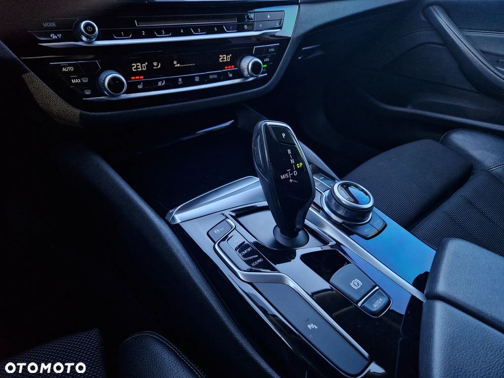 BMW Seria 5 520d - 24