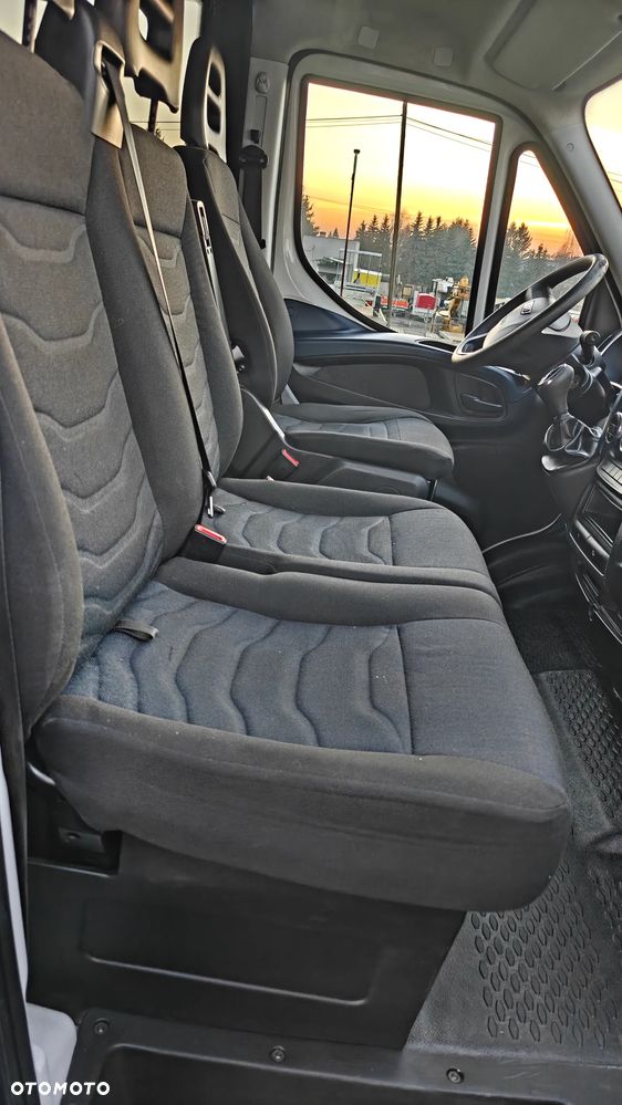 Iveco Daily 35C14  bliźniak brygadówka 7 osób - 15