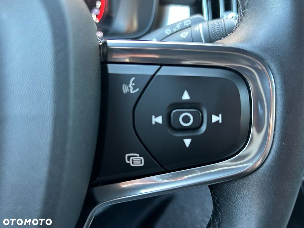 Volvo XC 40 T3 Momentum Pro - 27