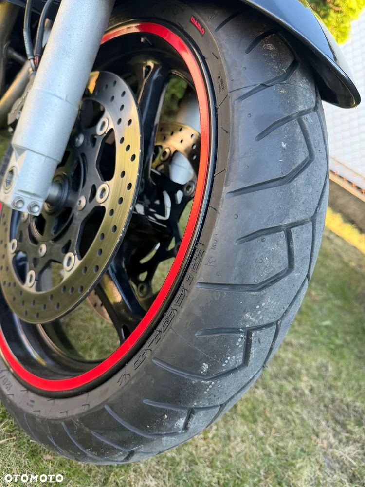 Suzuki GSR - 12