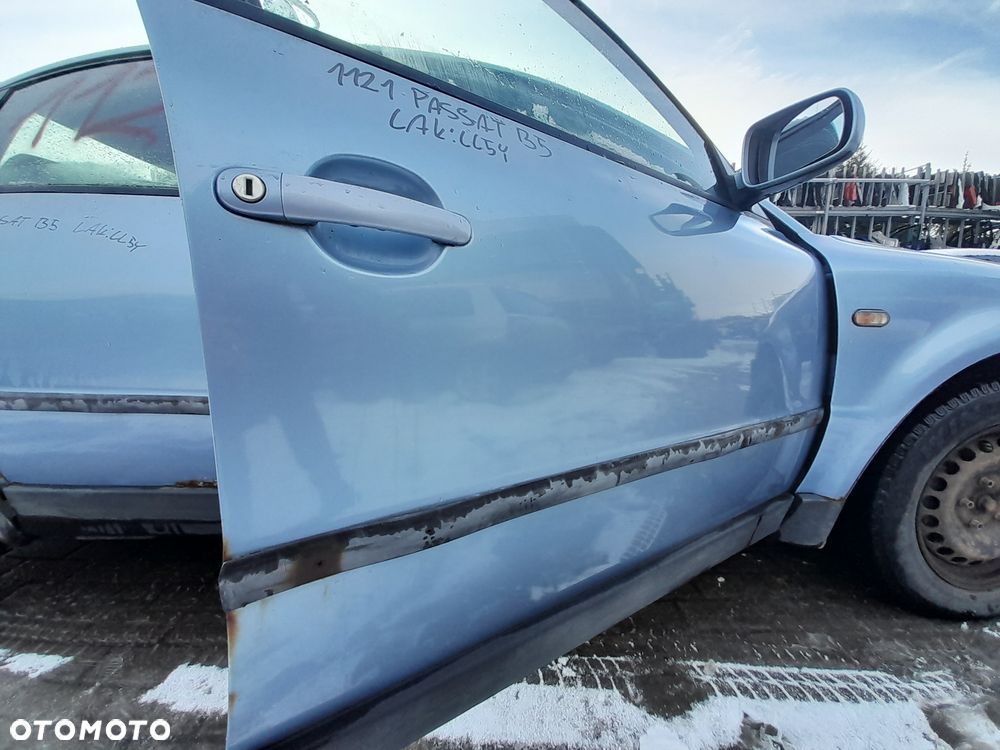 VW PASSAT B5 DRZWI PRAWE PRZEDNIE PRAWY PRZÓD KOLO: LL5Y - 2