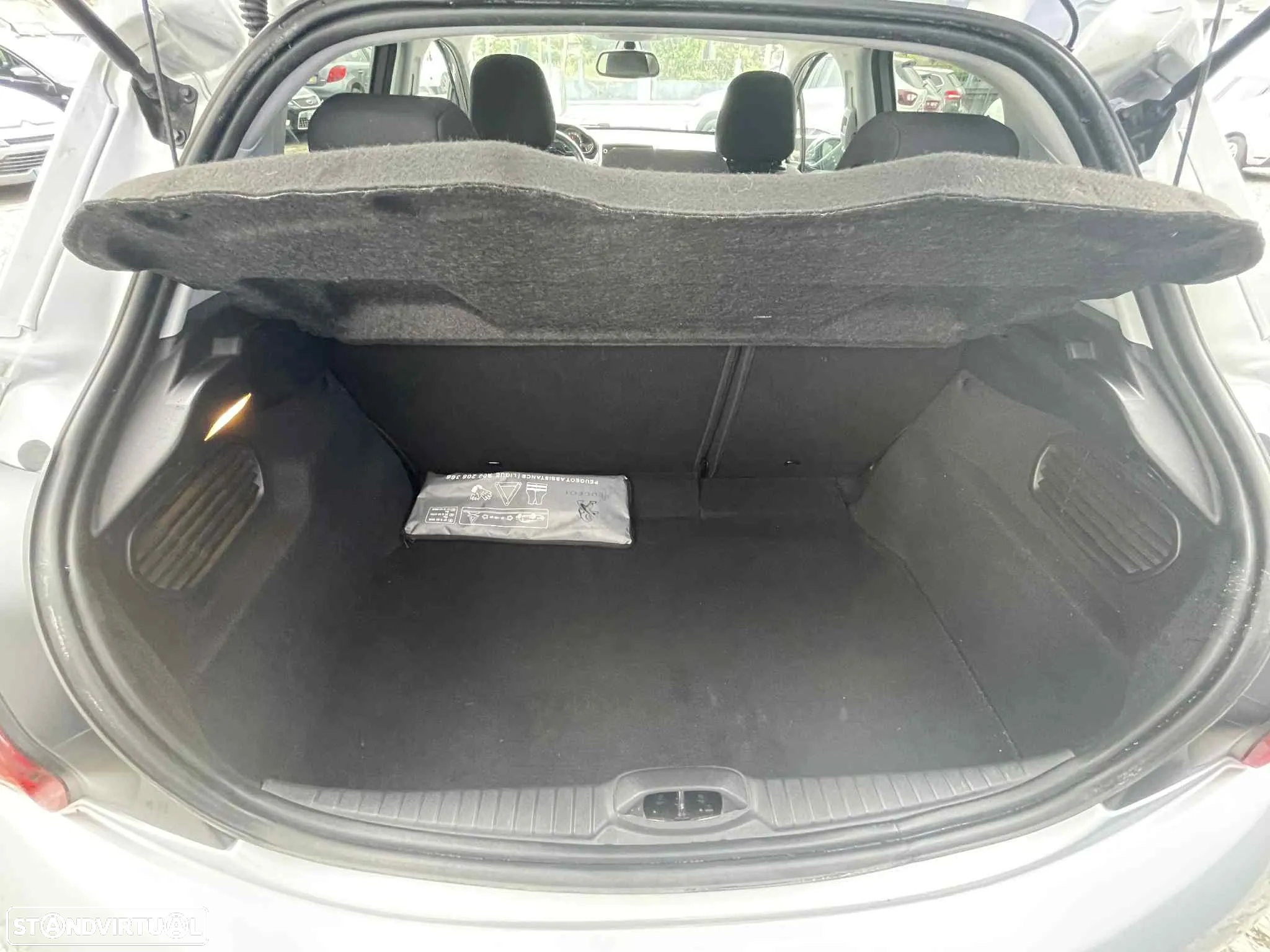 Peugeot 208 1.2 PureTech Style - 32