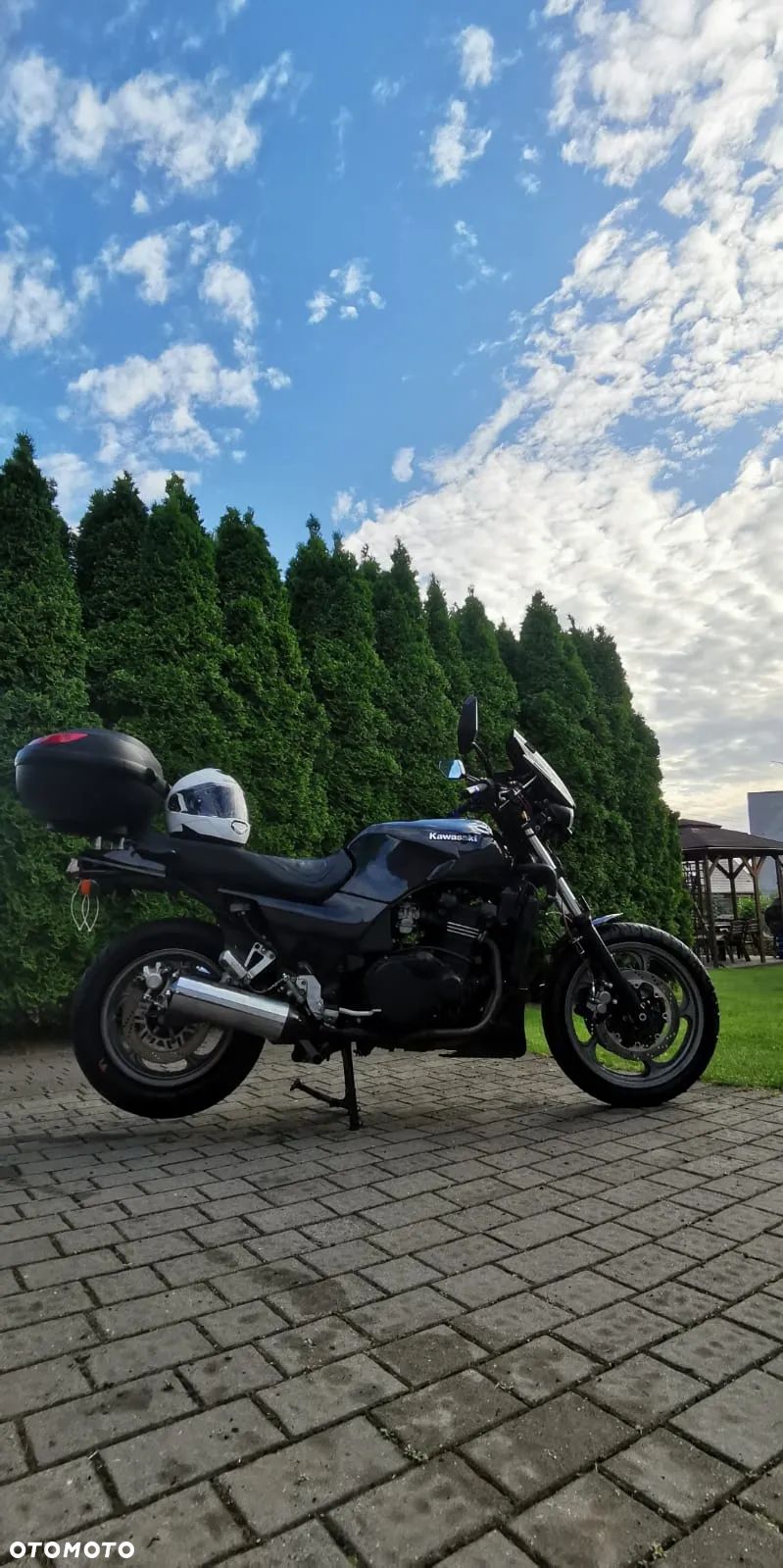 Kawasaki 1000 GTR - 1