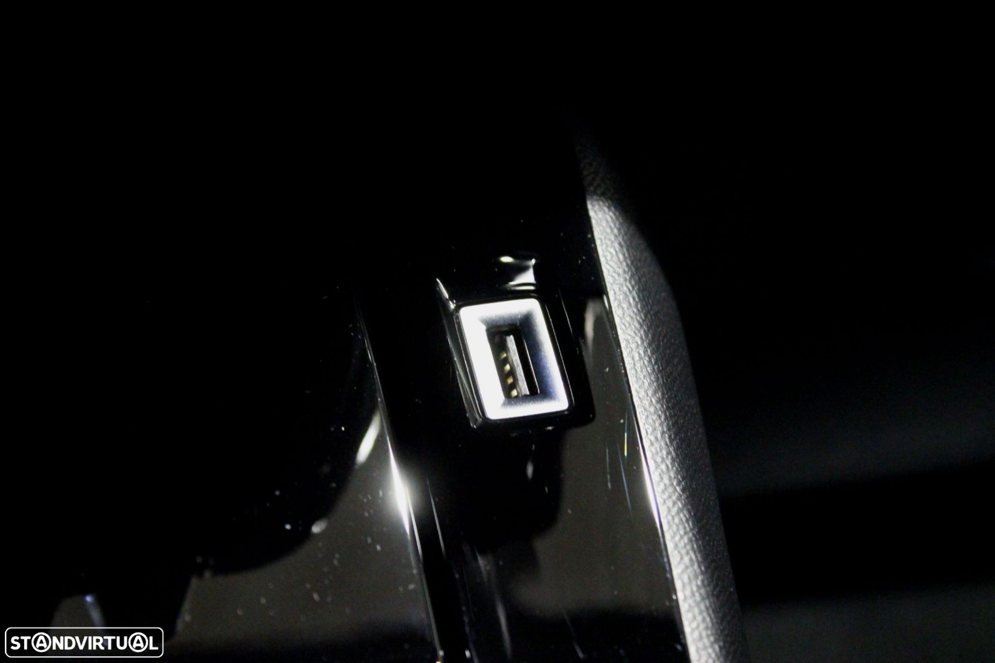 Peugeot 2008 1.5 BlueHDi Allure Pack EAT8 - 31
