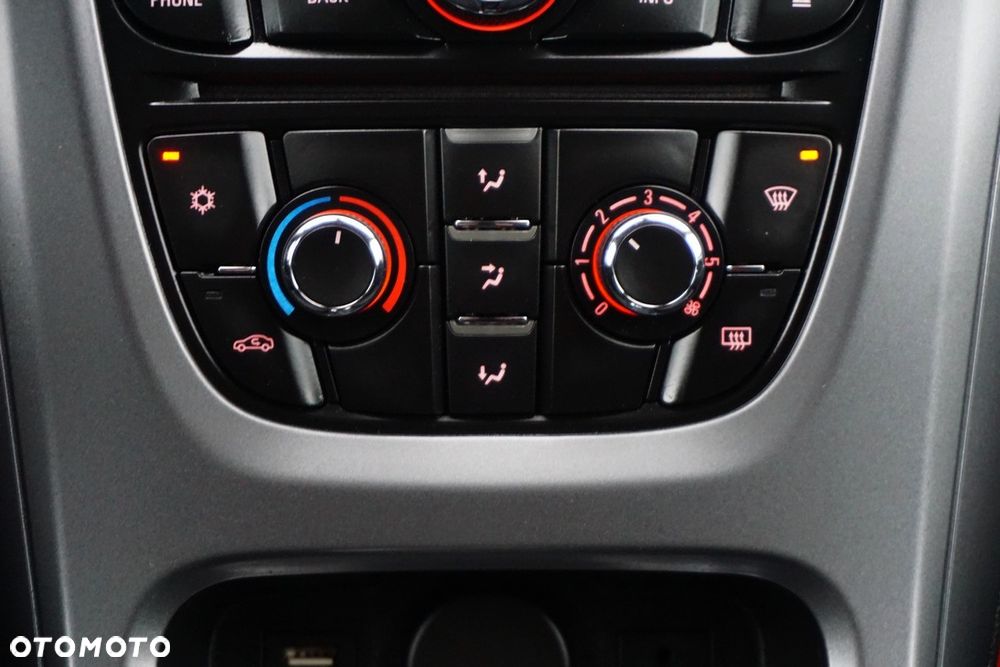 Opel Astra 1.4 Turbo Cosmo - 32