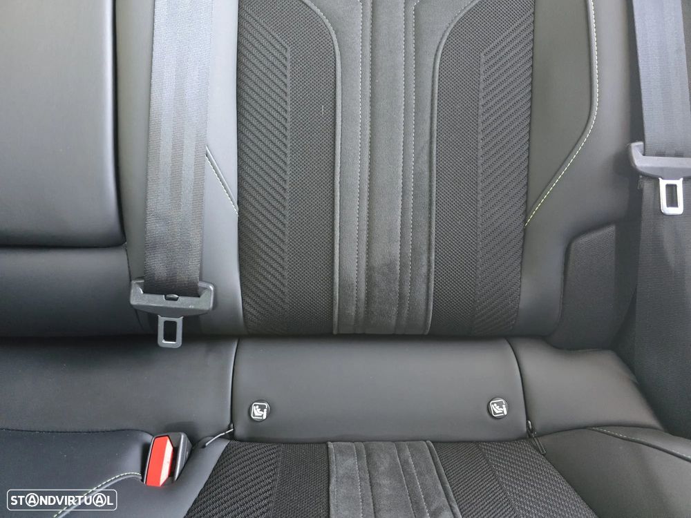 Peugeot 408 225 e-EAT8 GT - 32