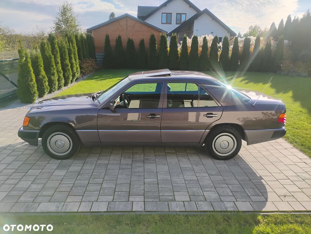 Mercedes-Benz W124 1992 photo 3