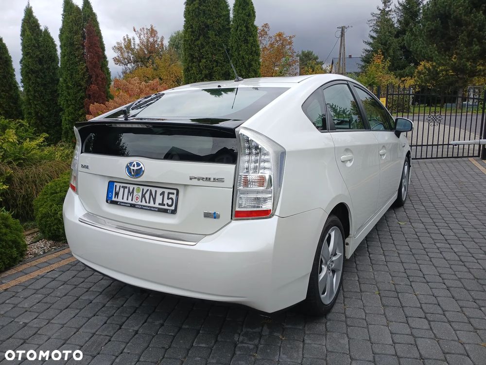 Toyota Prius (Hybrid) Executive - 15