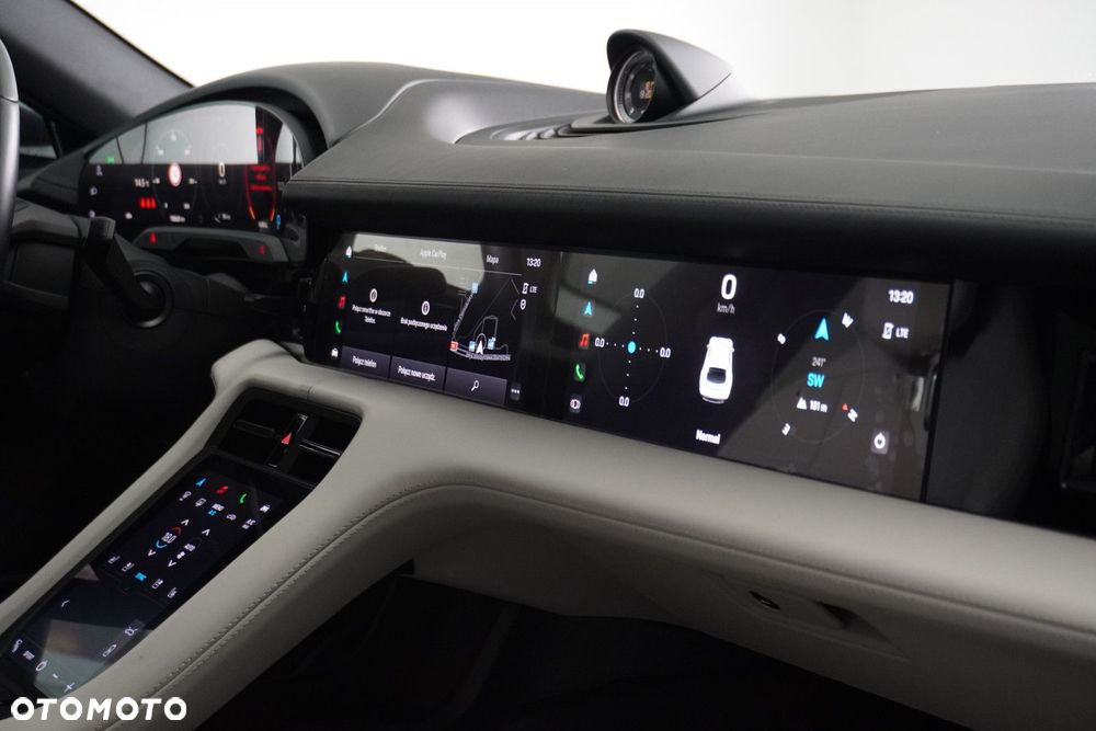 Porsche Taycan 4S Cross Turismo - 11