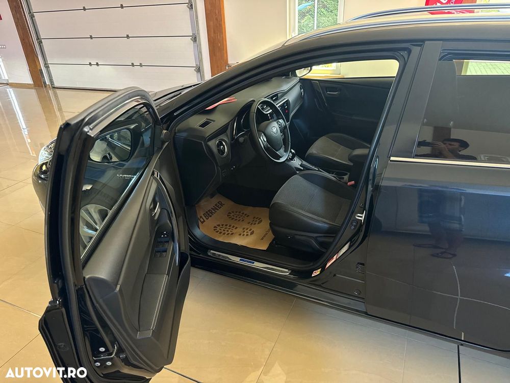 Toyota Auris 1.8 VVT-i Hybrid Automatik Touring Sports Team Deutschland - 3