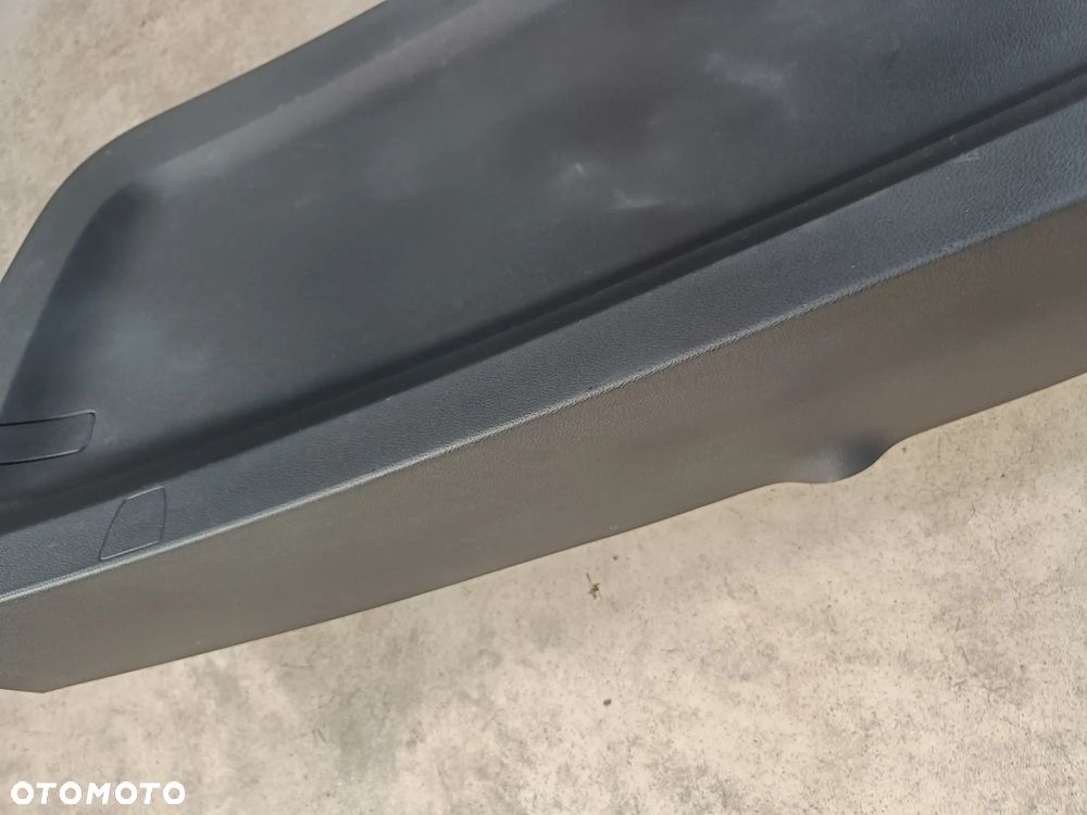 Tapicerka klapy bagażnika Skoda Karoq Boczek Plastik Osłona 57A867975 - 4