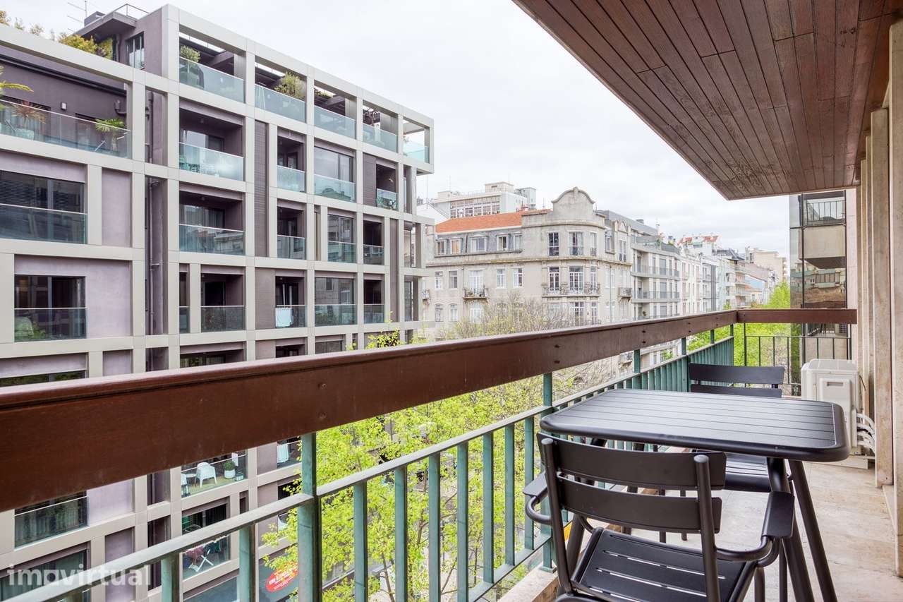 Apartamento T3 com varanda nas Avenidas Novas - Grande imagem: 2/23