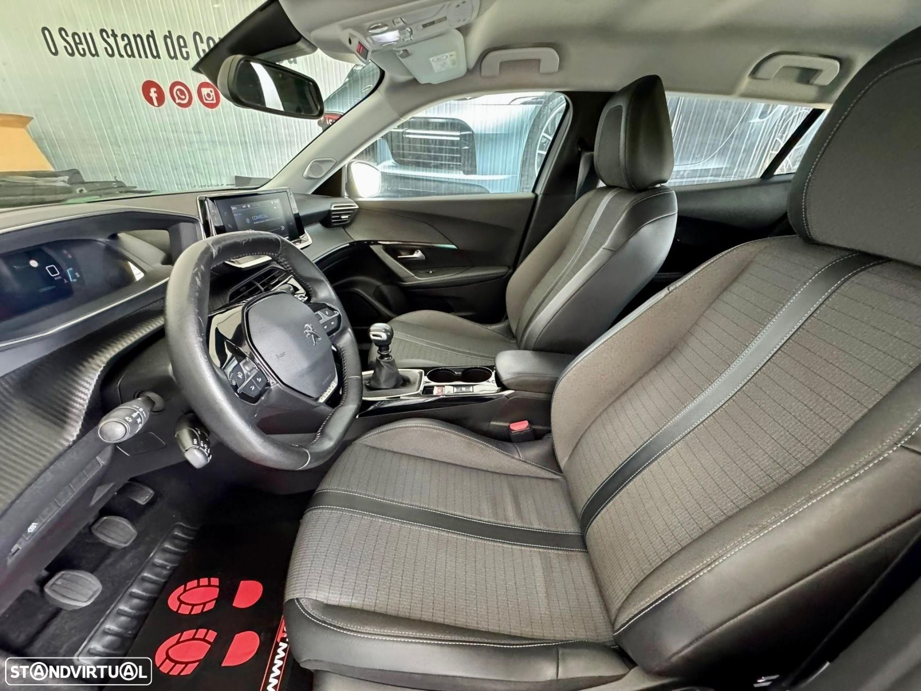 Peugeot 2008 1.2 PureTech Allure - 15