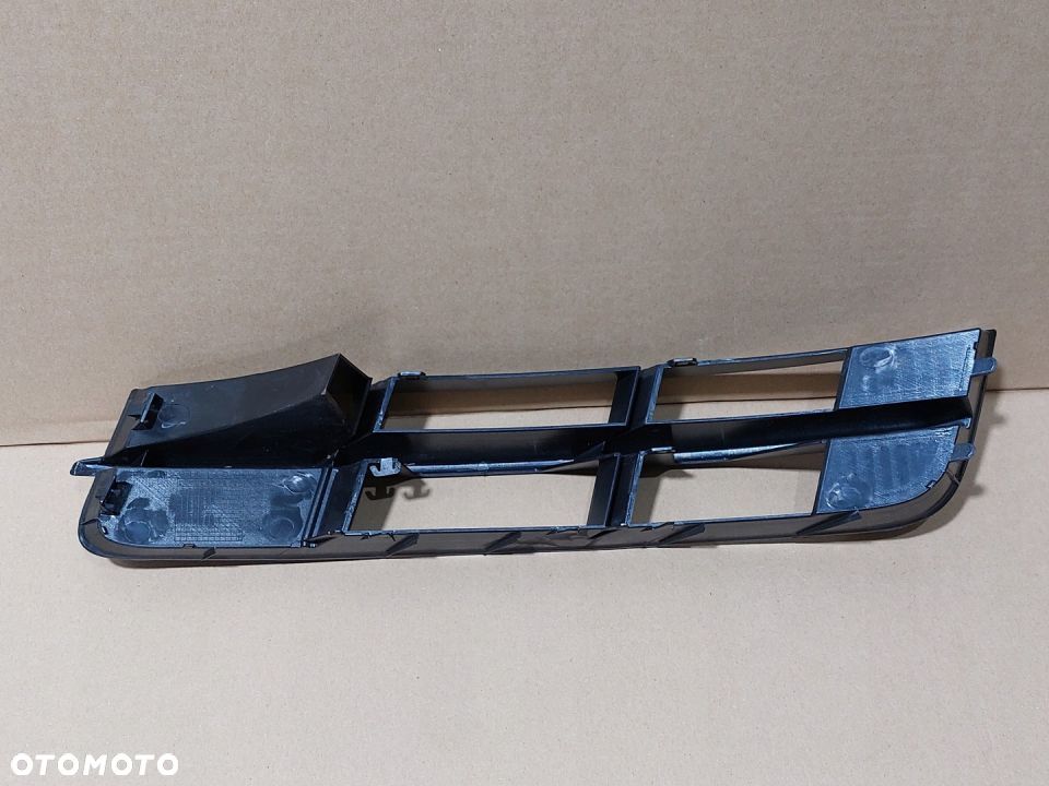 KRATKA ZDERZAKA PRAWA AUDI Q7 4L LIFT 4L0807682B - 2